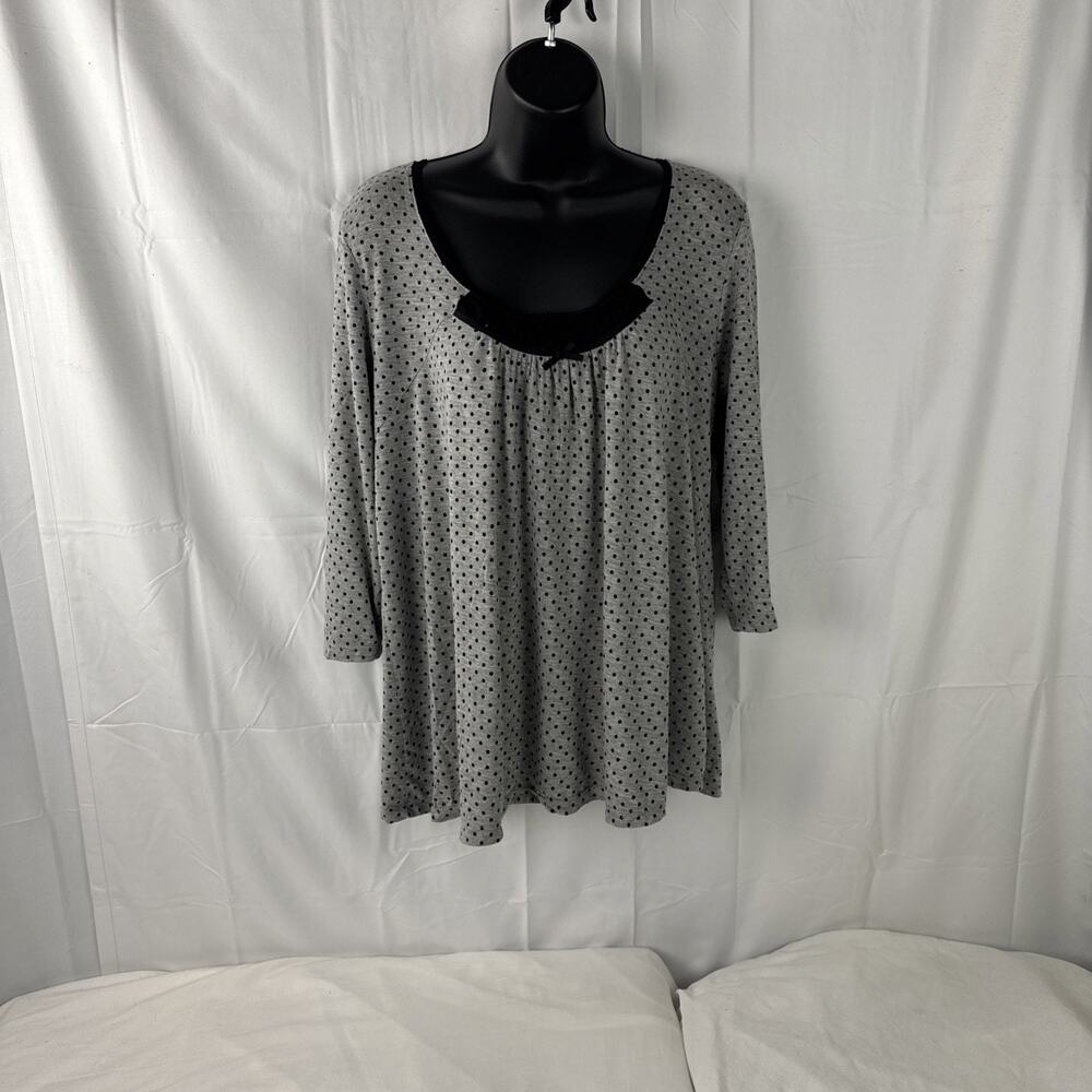 Kensie Women's Size Medium Soft Rayon Spandex Blend Gray With Dots Top sleep